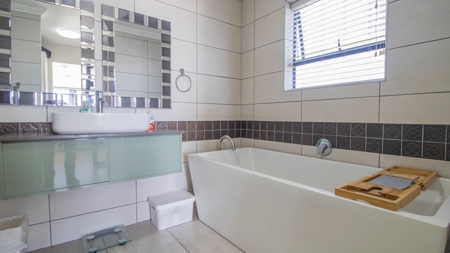 5 Bedroom Property for Sale in Sandy Point Beach Estate Western Cape